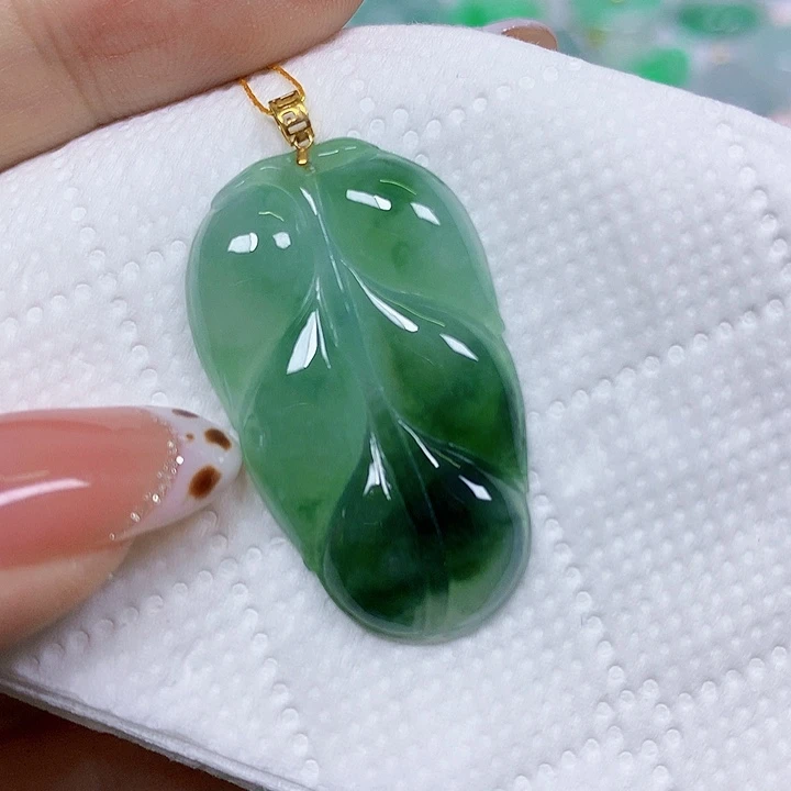 翡翠18K金镶嵌颈饰挂件