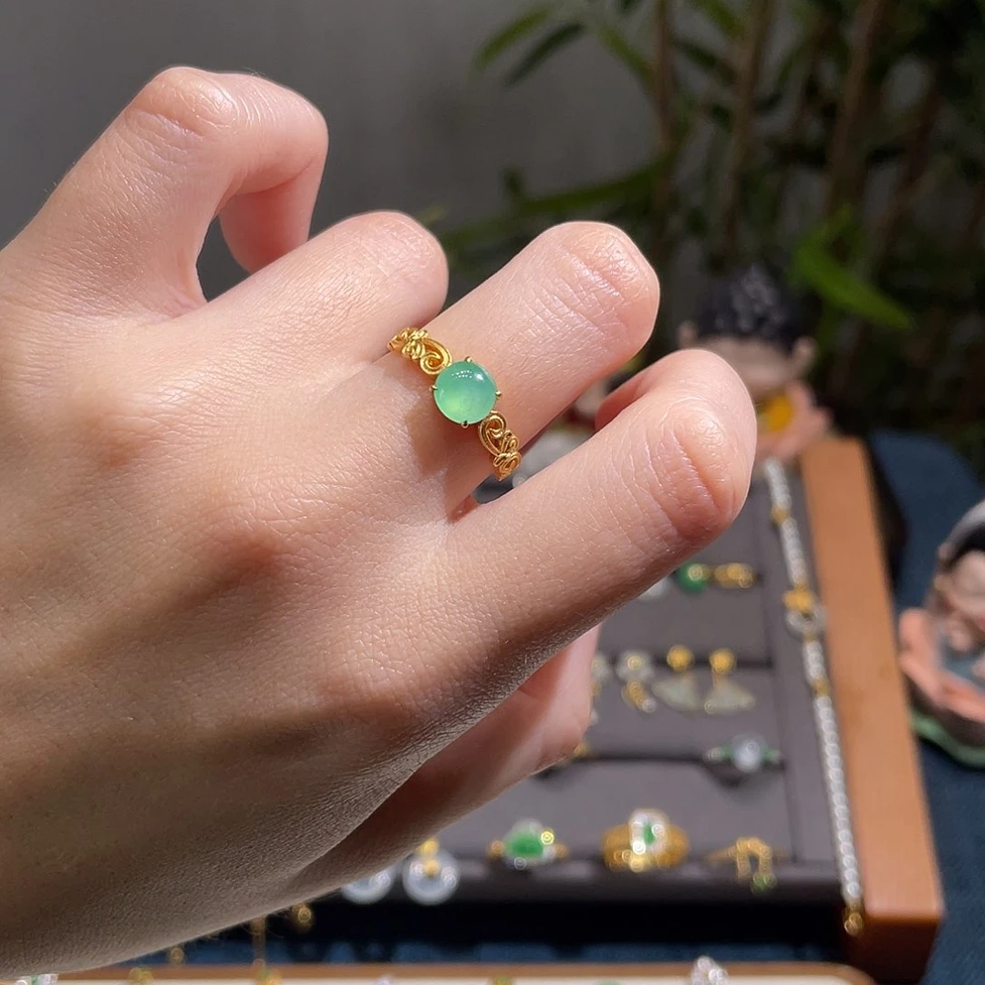 翡翠戒指18K金镶嵌甜绿蛋