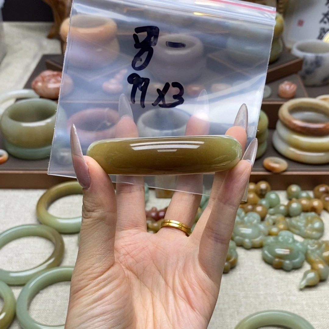 罗***一石英质玉合金手镯