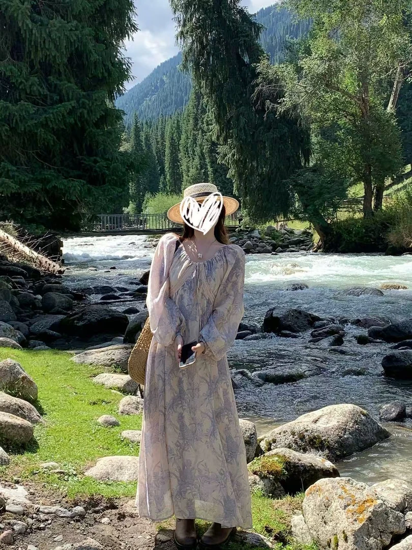 秋季新款法式茶歇气质减龄碎蓝吟秋宽松长袖碎花连衣裙女