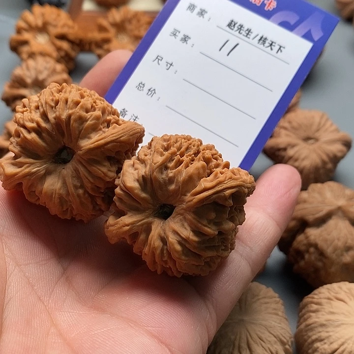姜***戈吊坠桃核南疆石狮子头