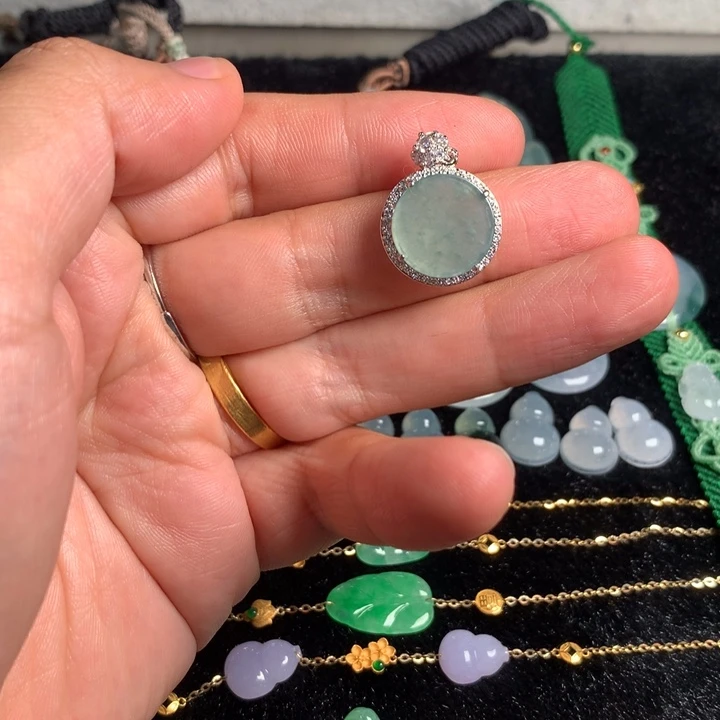 翡翠未镶嵌颈饰天热A货翡翠平安无事牌