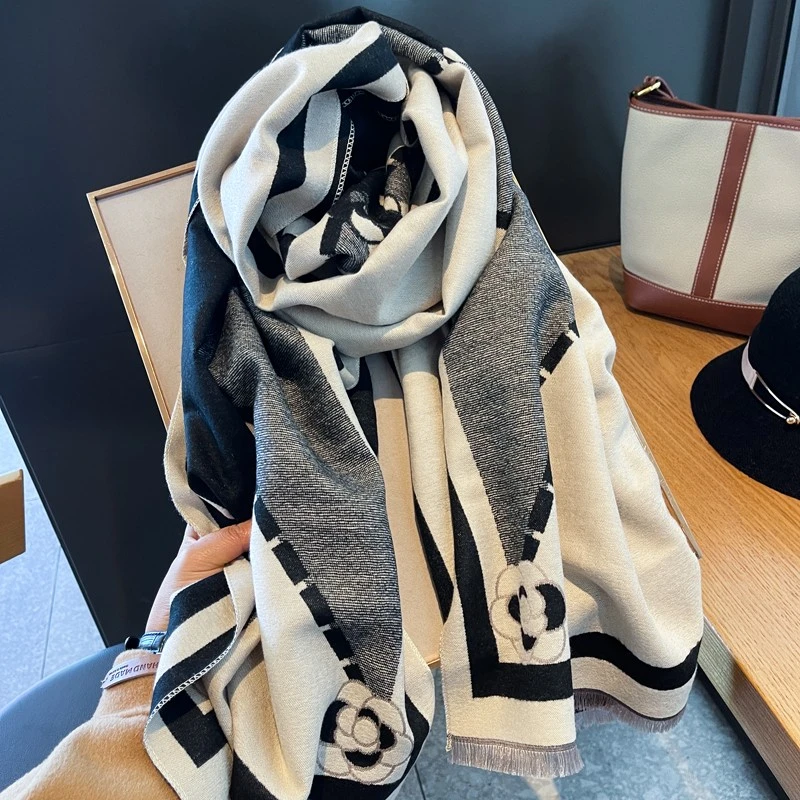 Miss Silas冬季新款香风羊绒围巾女法式浪漫气质保暖披肩外搭韩系