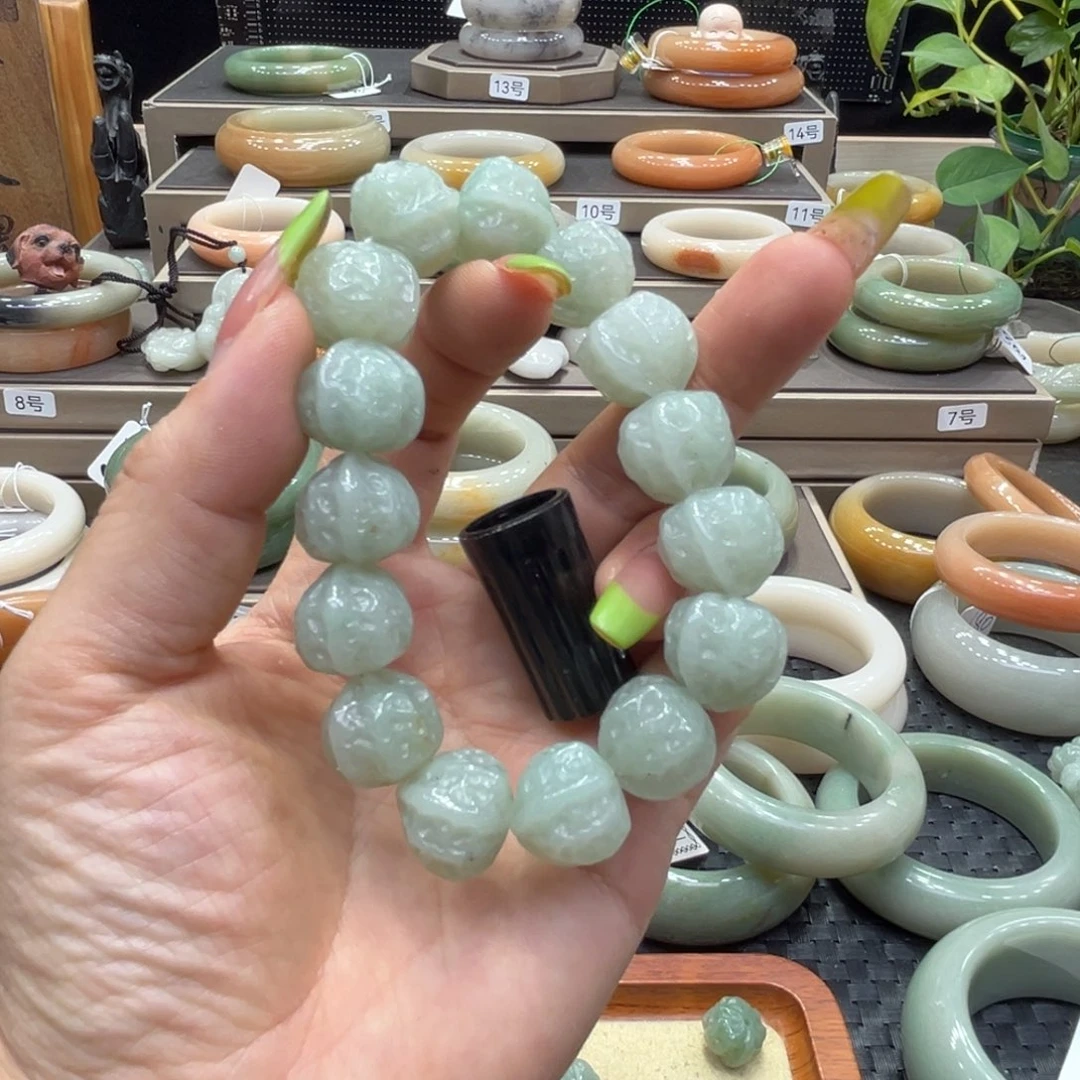 ****海石英质玉手镯未镶嵌