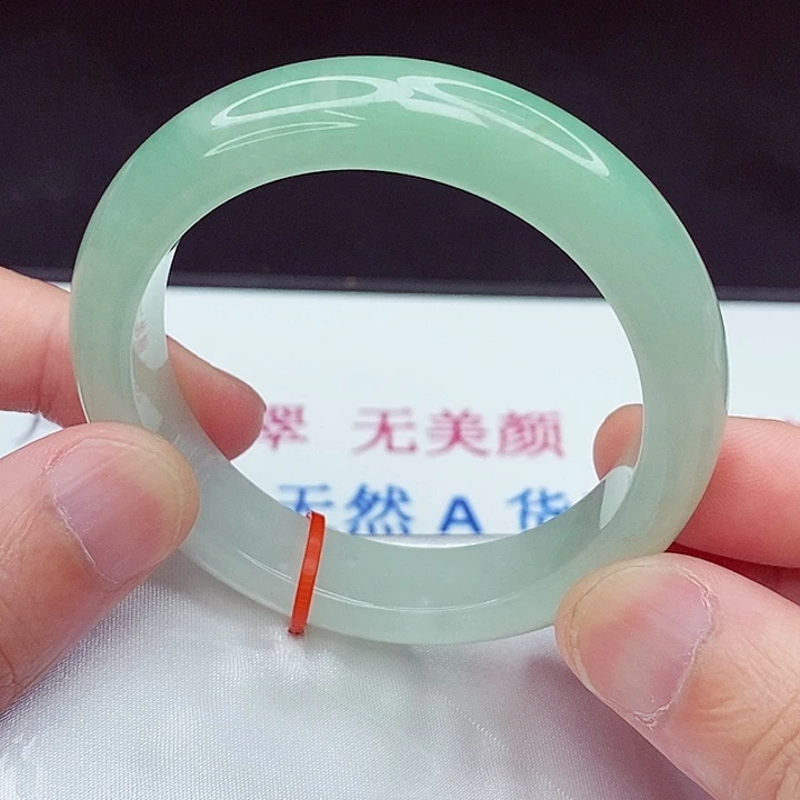 翡翠手镯未镶嵌54圈