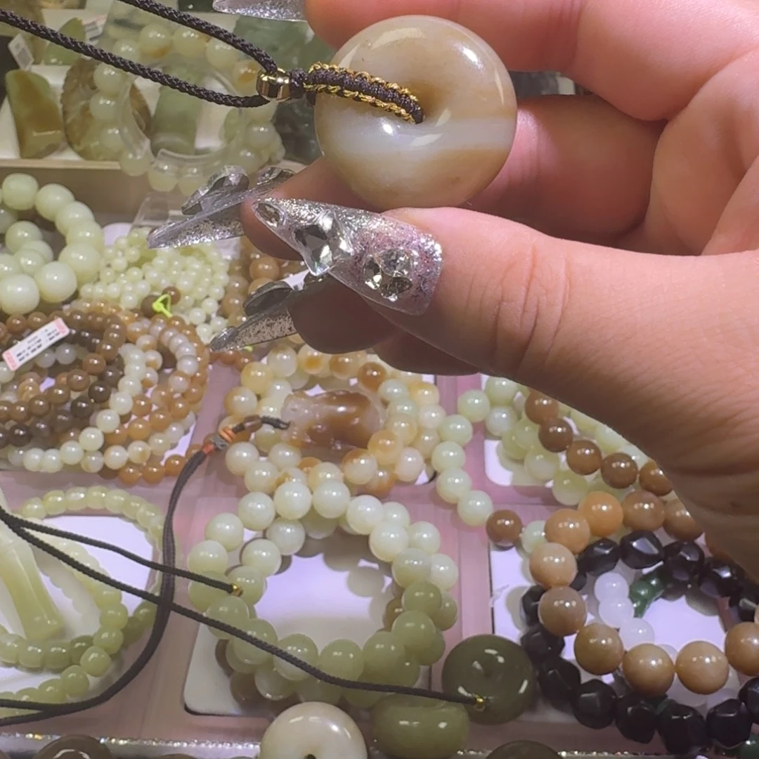 和田玉（糖玉）未镶嵌颈饰