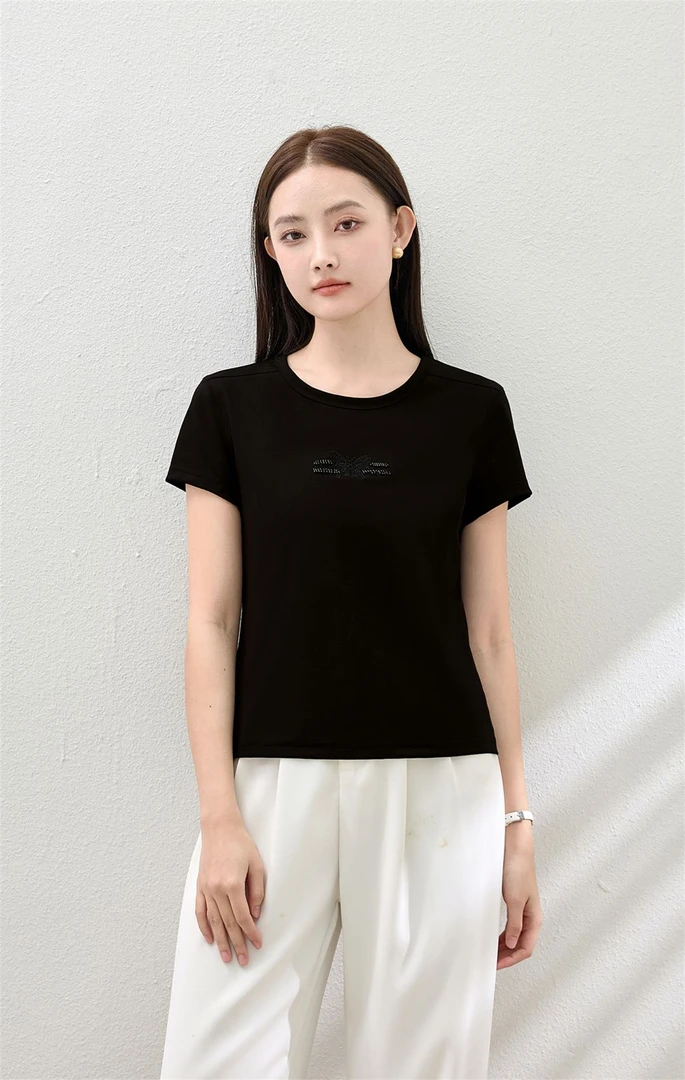 《霞姐服饰》夏季品牌专柜棉T时尚圆领百搭休闲显瘦货号：