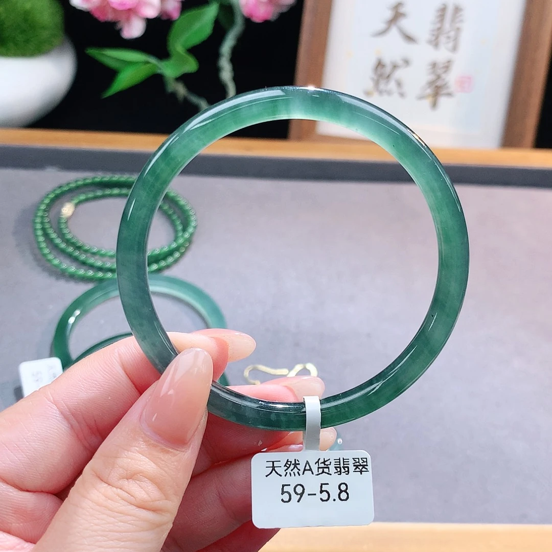 未镶嵌手镯（圆镯）翡翠