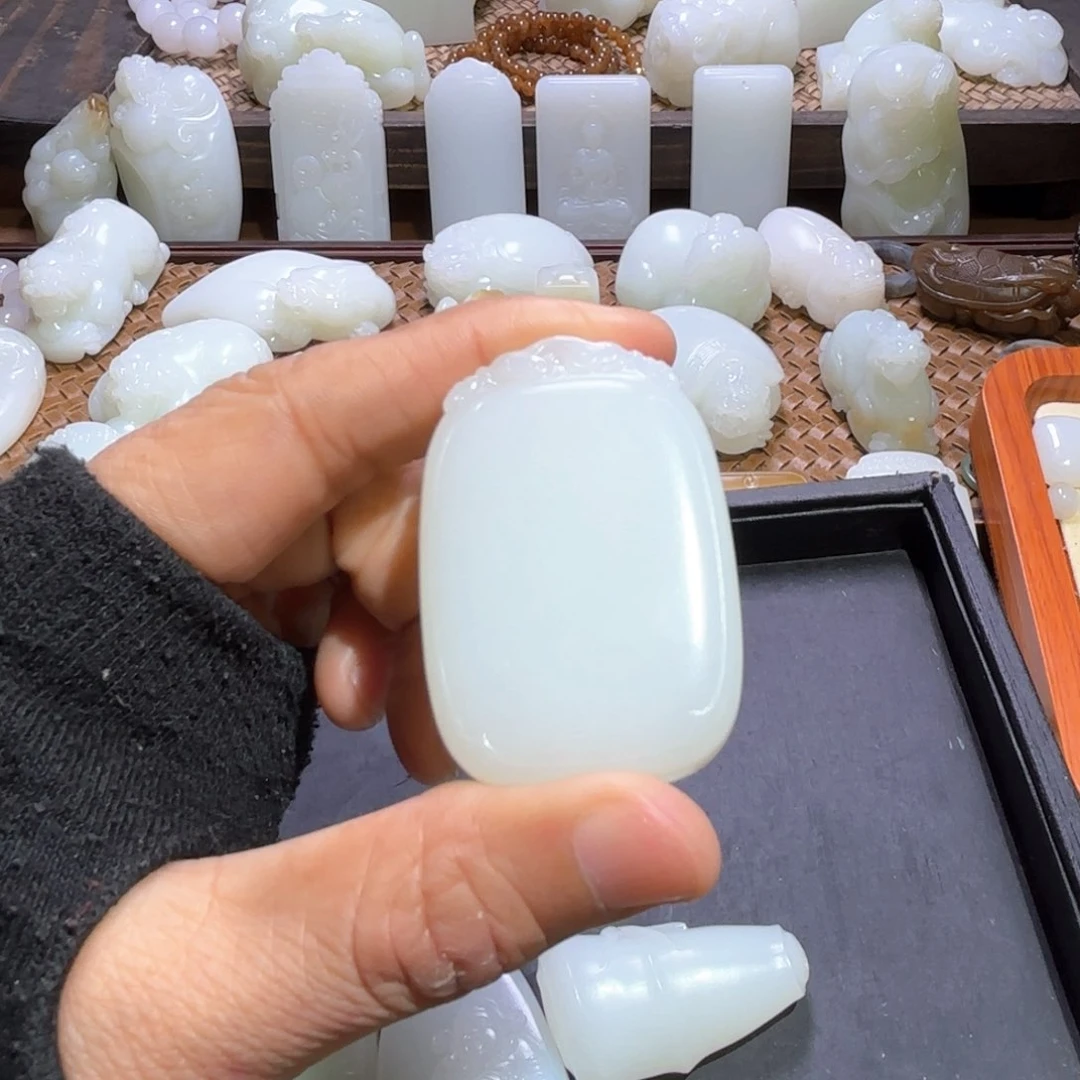 和田玉颈饰未镶嵌好***欢