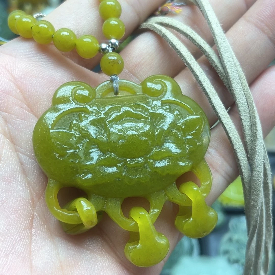 蛇纹石玉未镶嵌颈饰