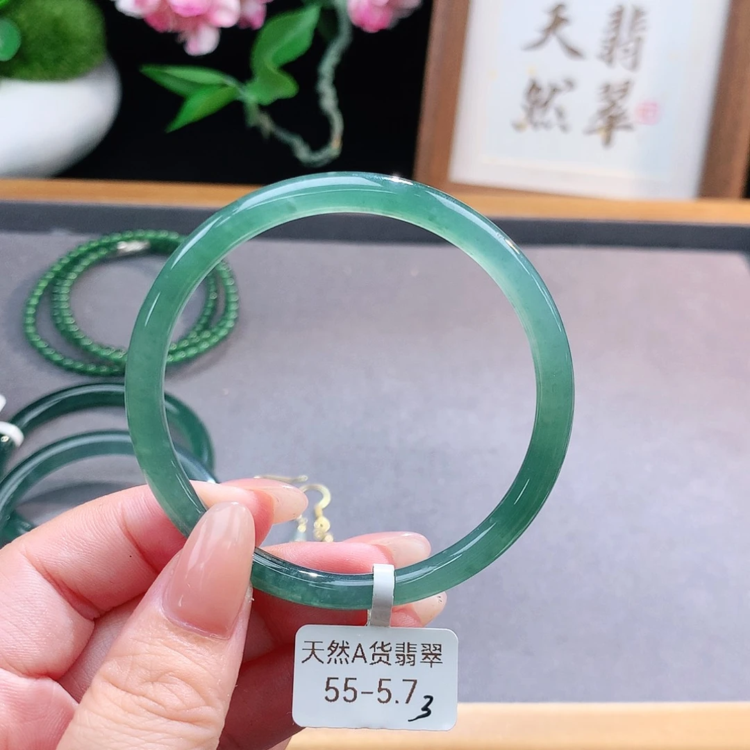 未镶嵌手镯（圆镯）翡翠