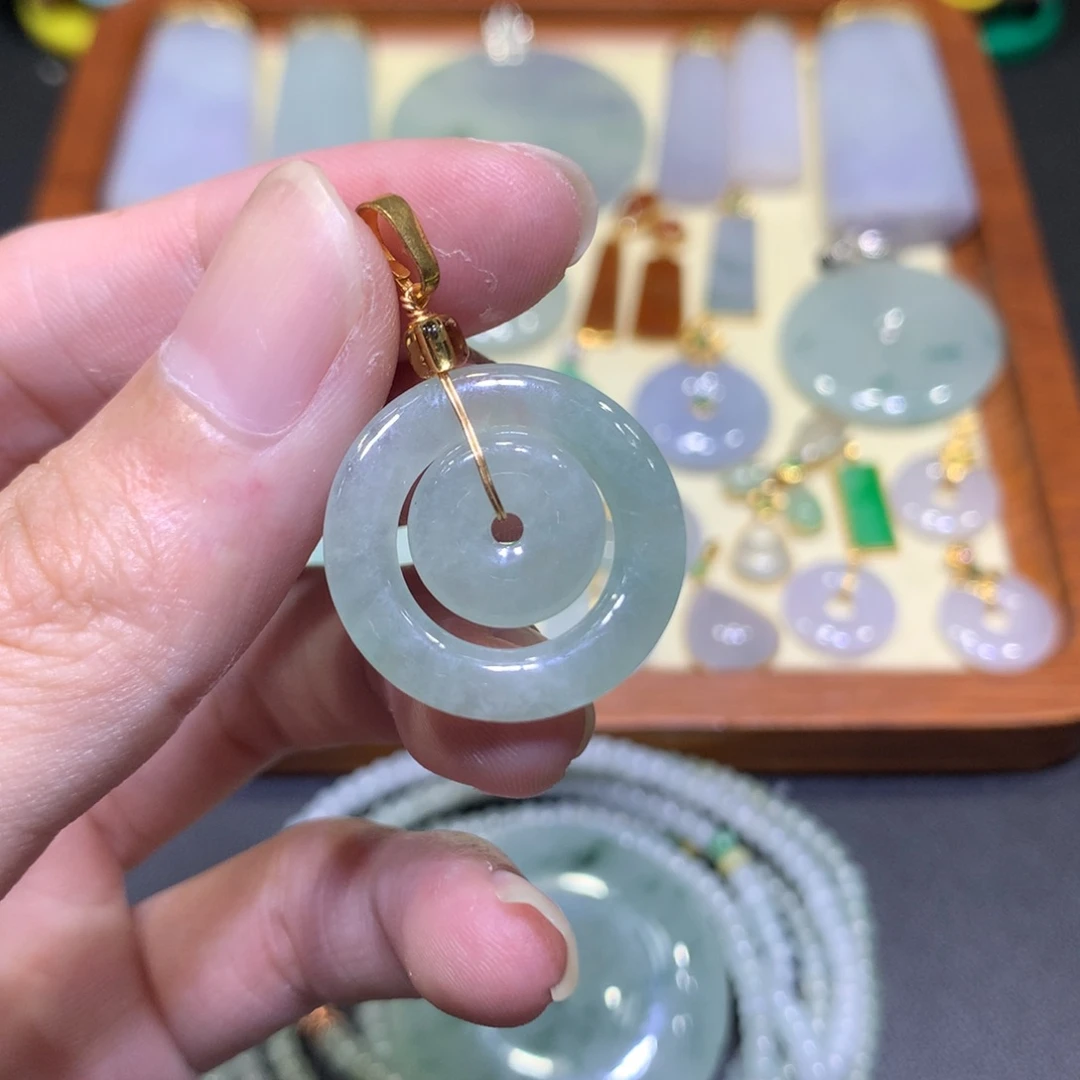 吊坠(不含链)未镶嵌翡翠