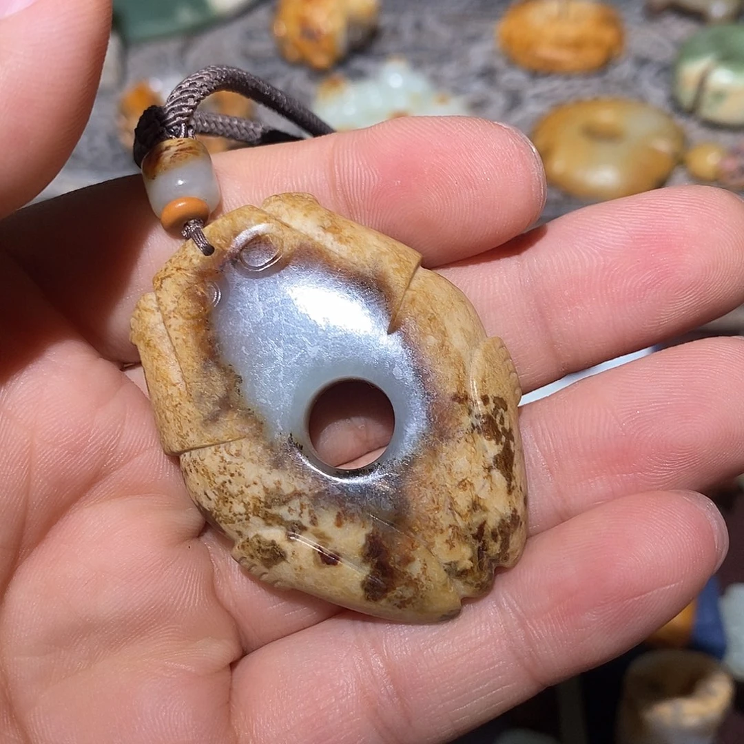 和田玉未镶嵌颈饰先****房