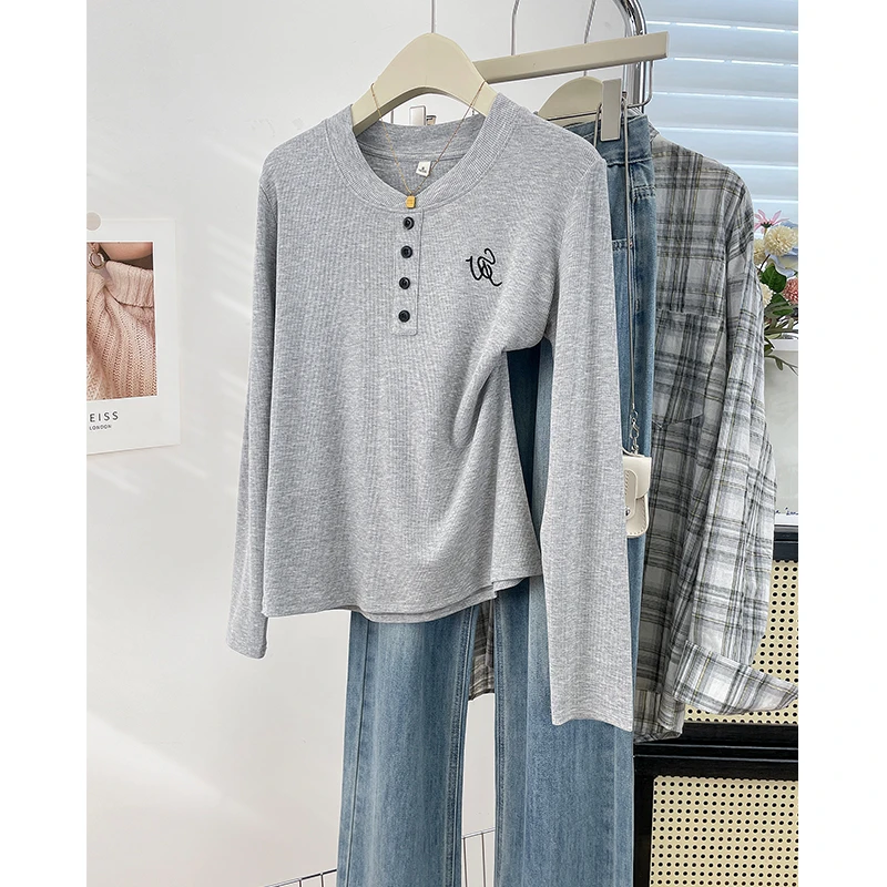 早秋冬韩版修身显瘦纽扣圆领刺绣设计感长袖T恤打底衫内搭上衣女
