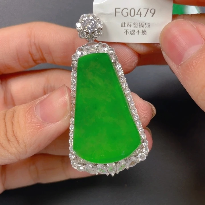 【闪购商品】颈饰银S925镶嵌翡翠卡*儿翡翠
