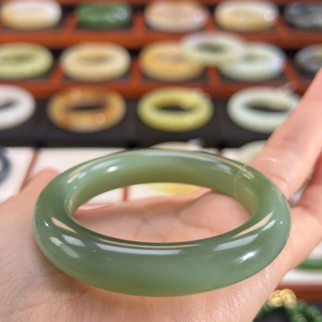 和田玉（碧玉）未镶嵌手镯荧光绿猫