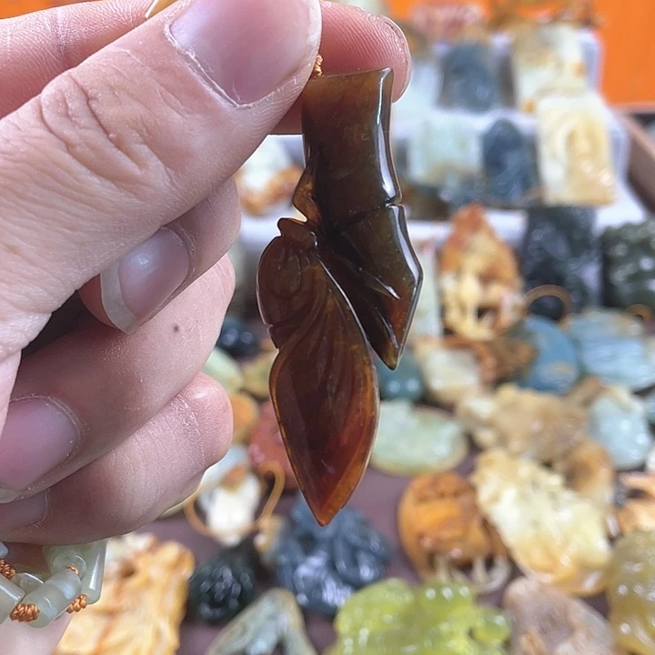 蛇纹石玉颈饰未镶嵌青*原