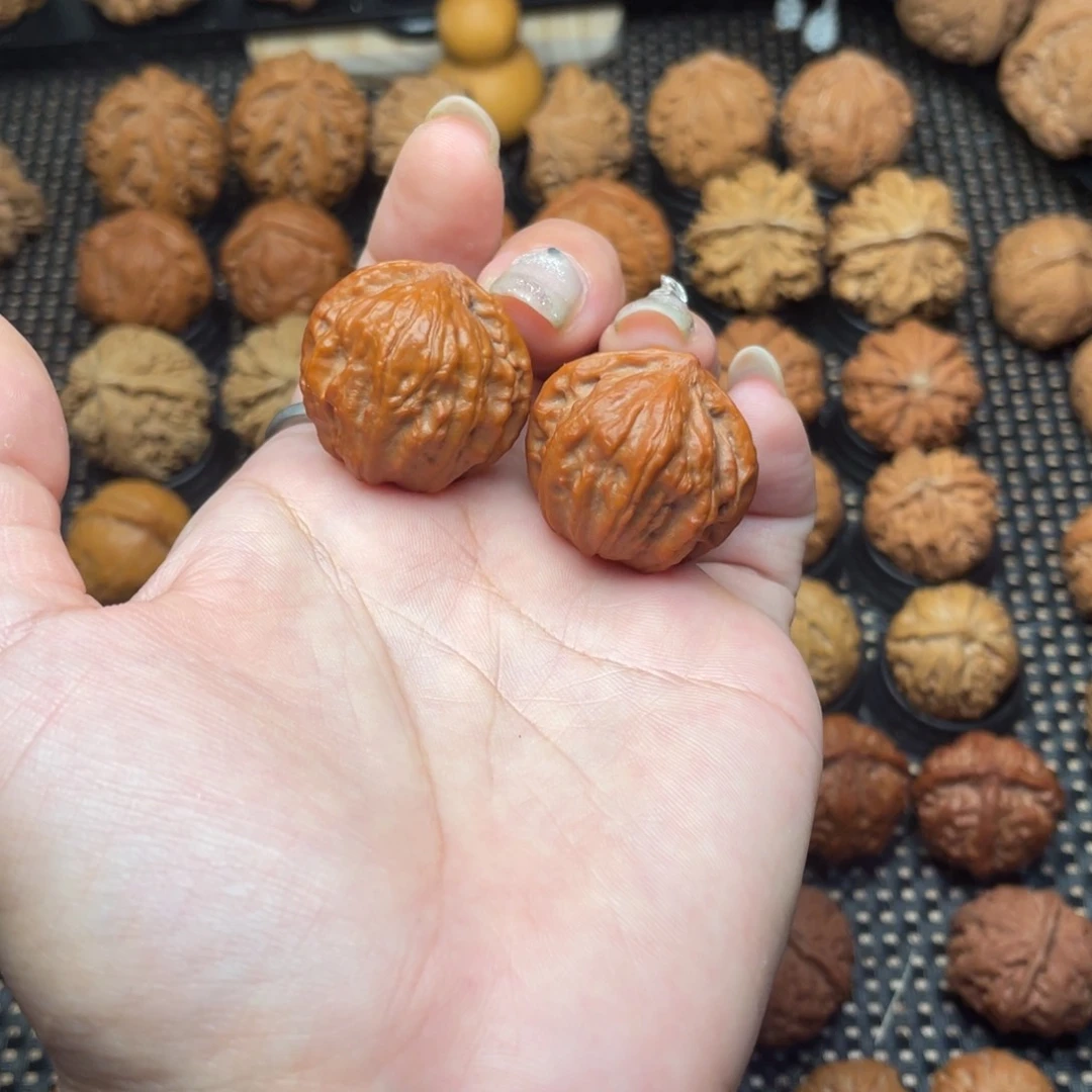 美***包文玩把件红皮小玉蝉