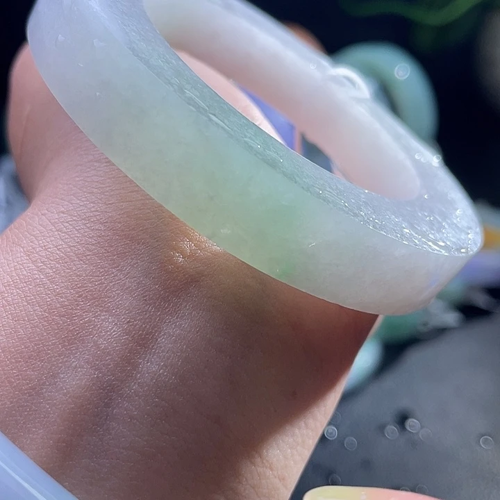 定制翡翠未镶嵌翡翠手镯