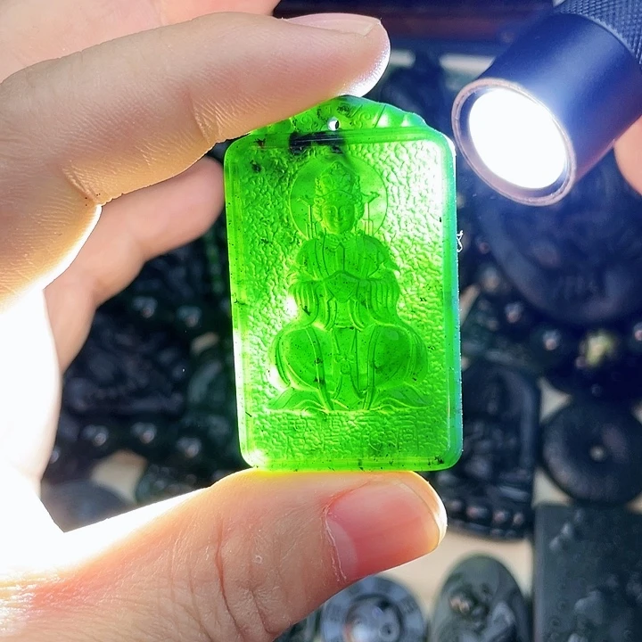 李***来蛇纹石玉未镶嵌挂件