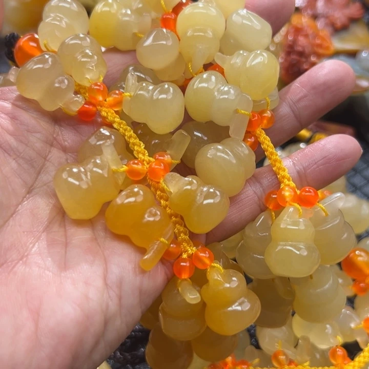 石英质玉（黄龙玉）颈饰未镶嵌人****）