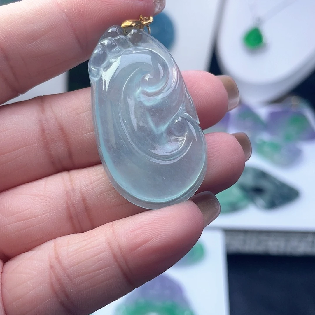 翡翠吊坠(赠链)未镶嵌