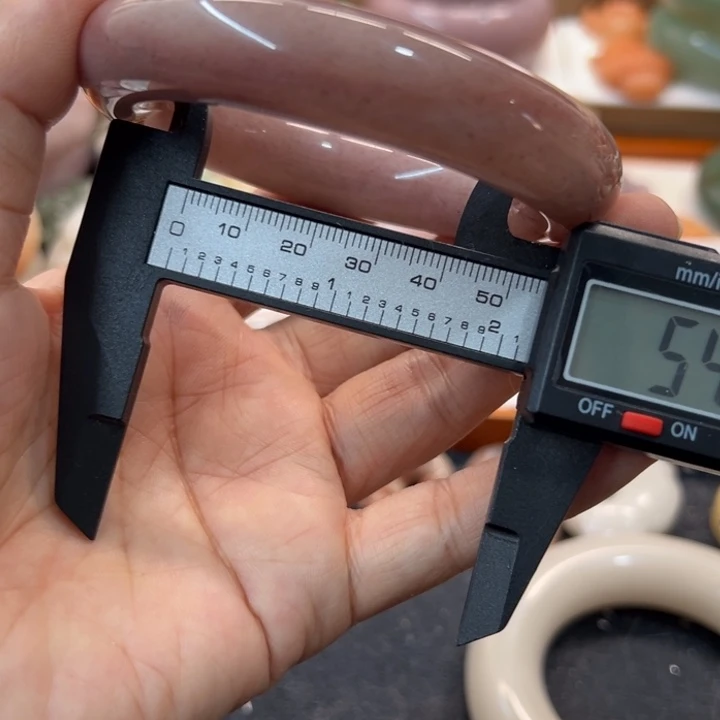 石英岩玉未镶嵌手镯