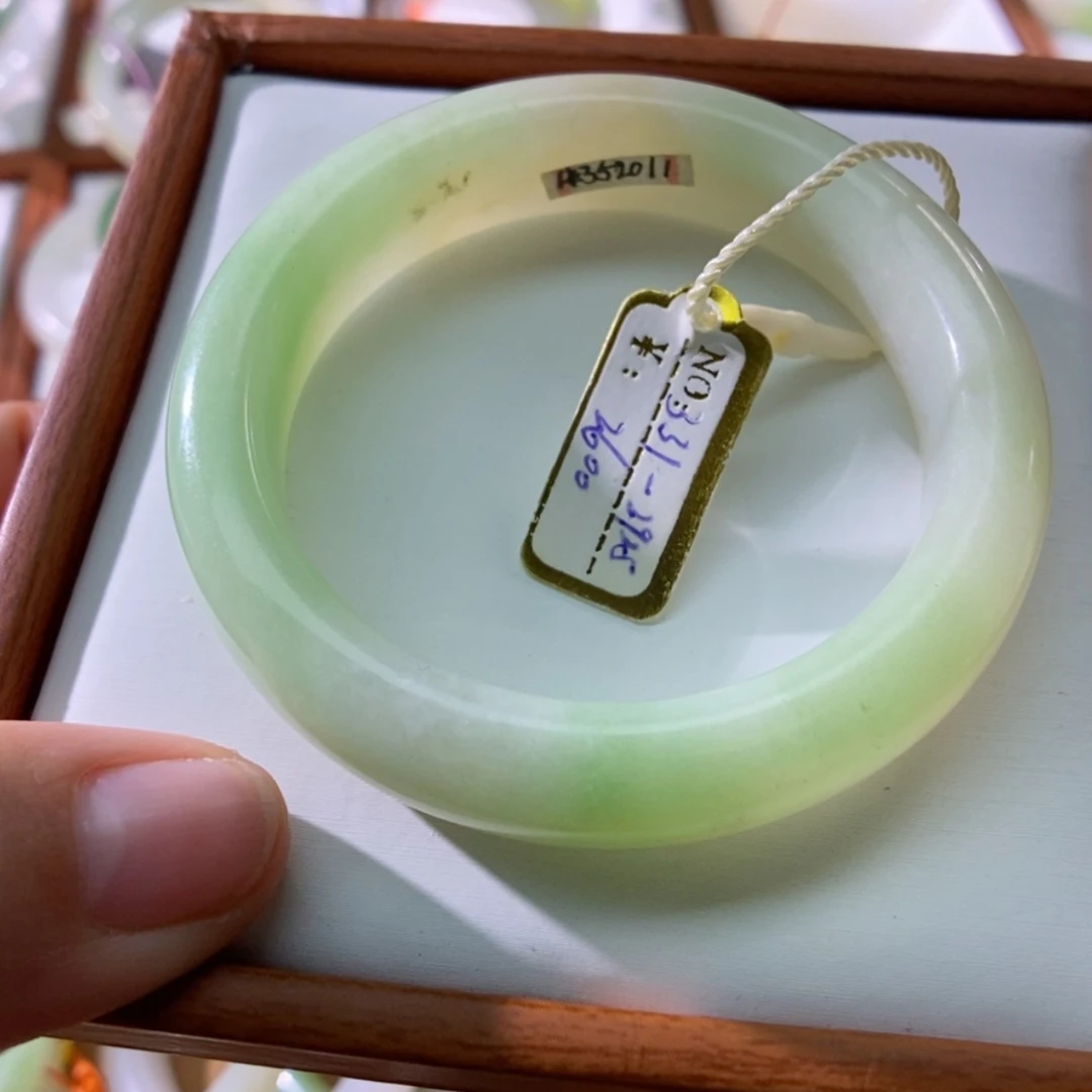 【闪购商品】未镶嵌手镯和田玉翠白手镯