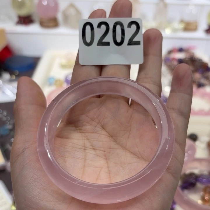未镶嵌手链水晶一****?手镯