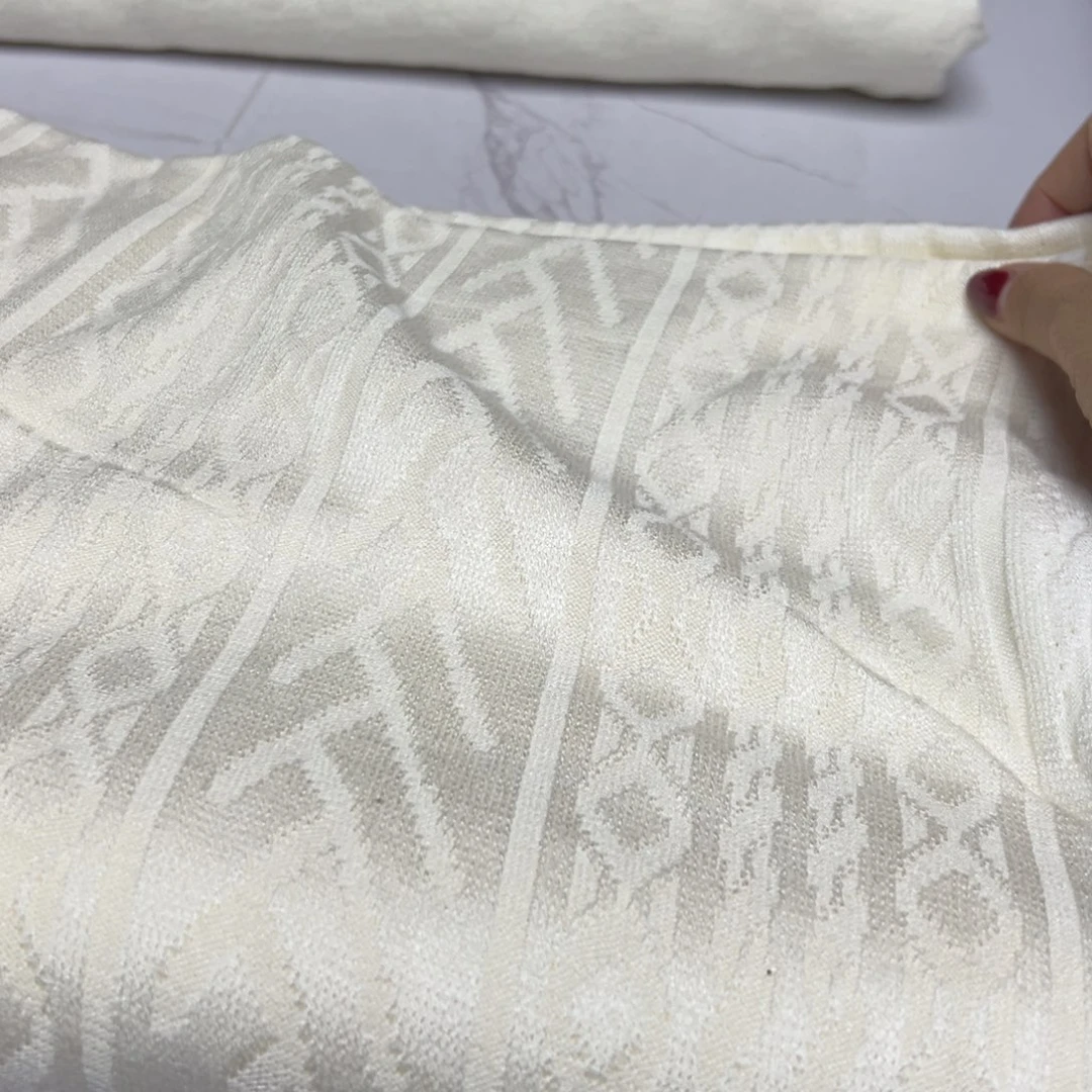 2米白色提花羊绒，，，，