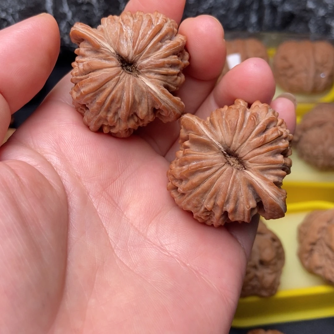 L***i文玩核桃吊坠41平谷山地楼