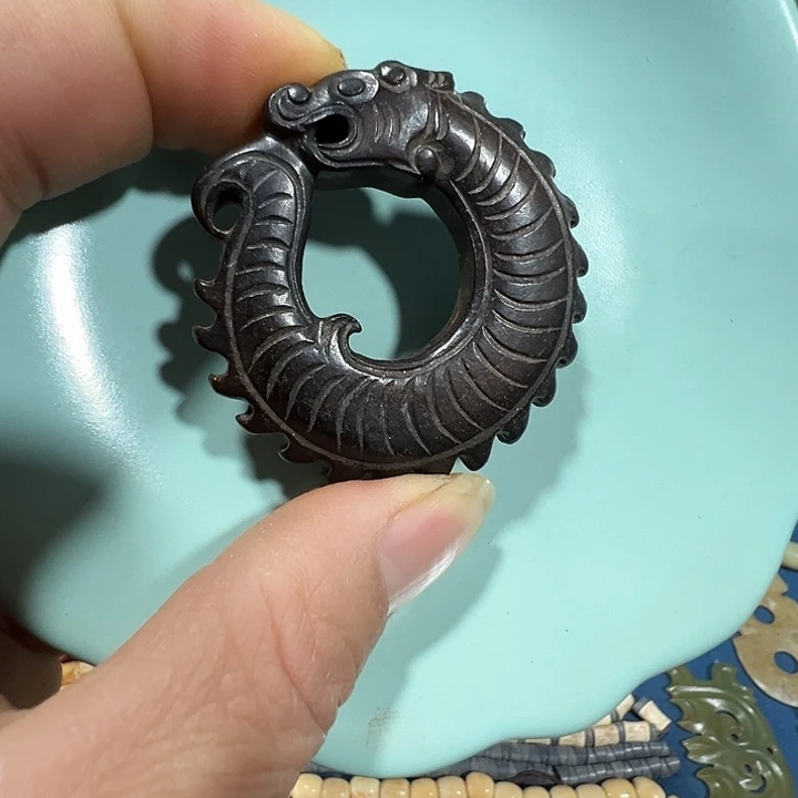 透闪石质玉未镶嵌挂件