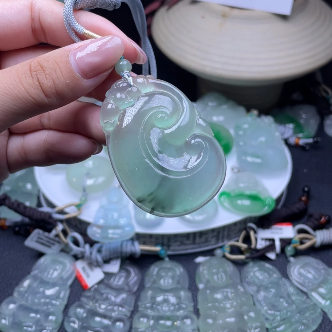 颈饰未镶嵌翡翠