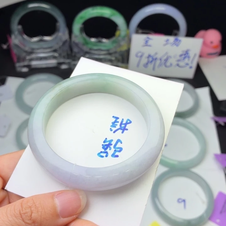 翡翠手镯未镶嵌翡翠手镯