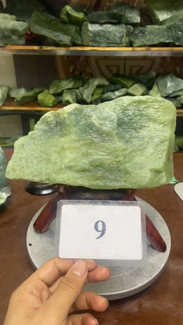 天然岫玉精品原石9