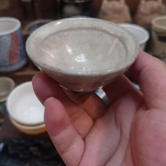 珠***舍新号开播，持续放漏，中古品默认微瑕，满十八包邮。