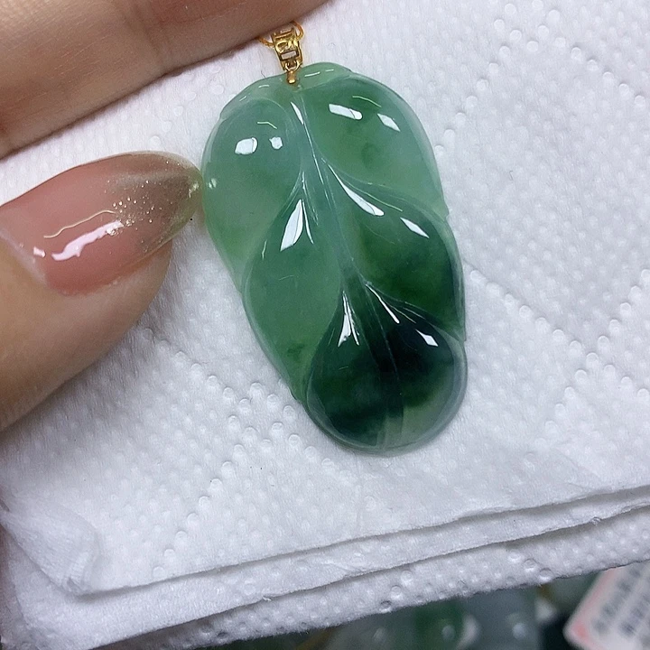 翡翠18K金镶嵌颈饰挂件