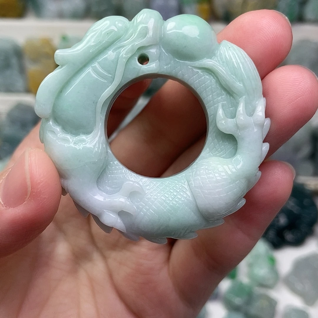 翡翠未镶嵌吊坠(赠链)