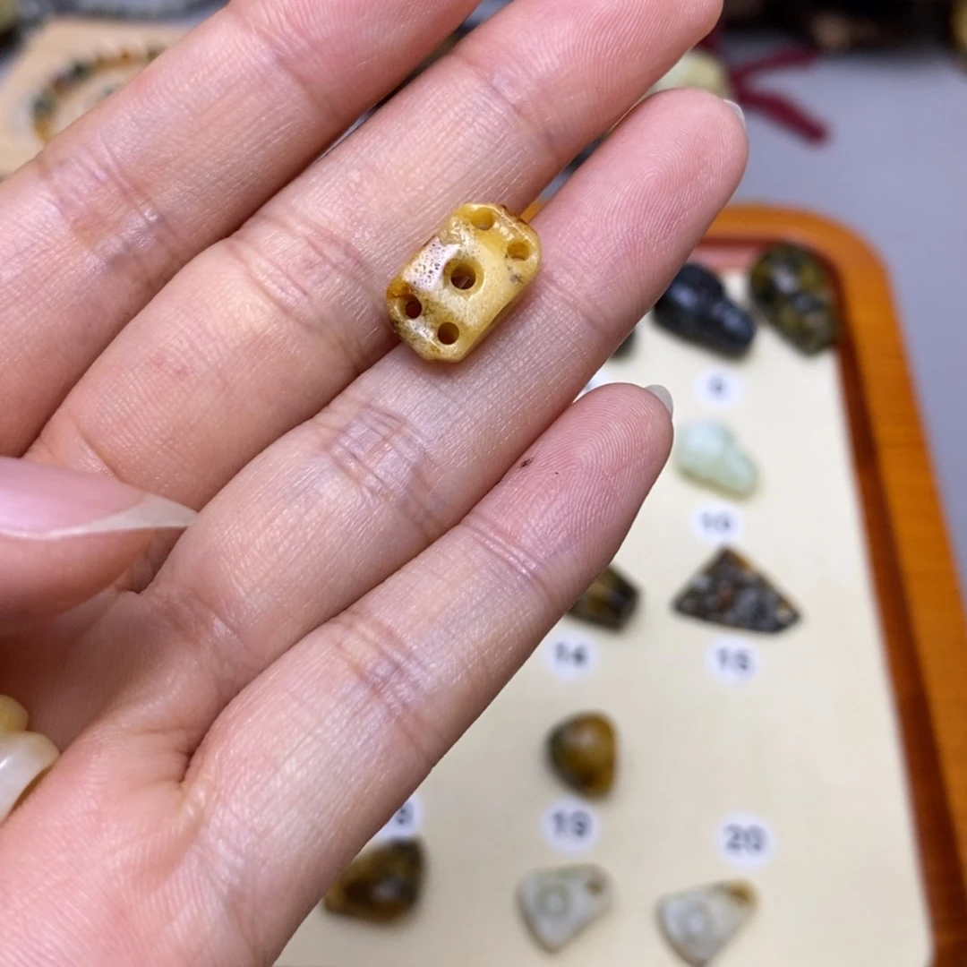蛇纹石玉合金配饰碎**裙