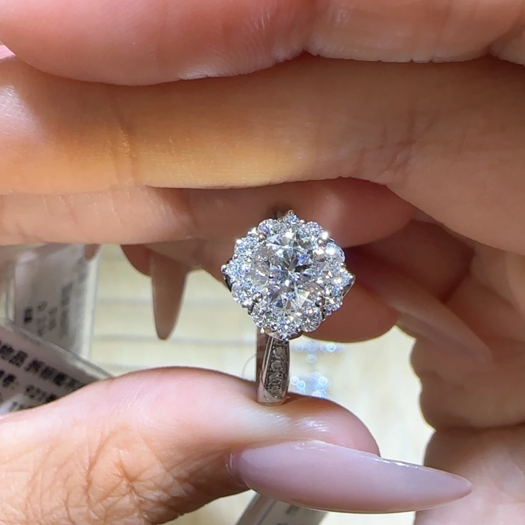 实验室培育钻石18K金镶嵌灿若星辰1卡16