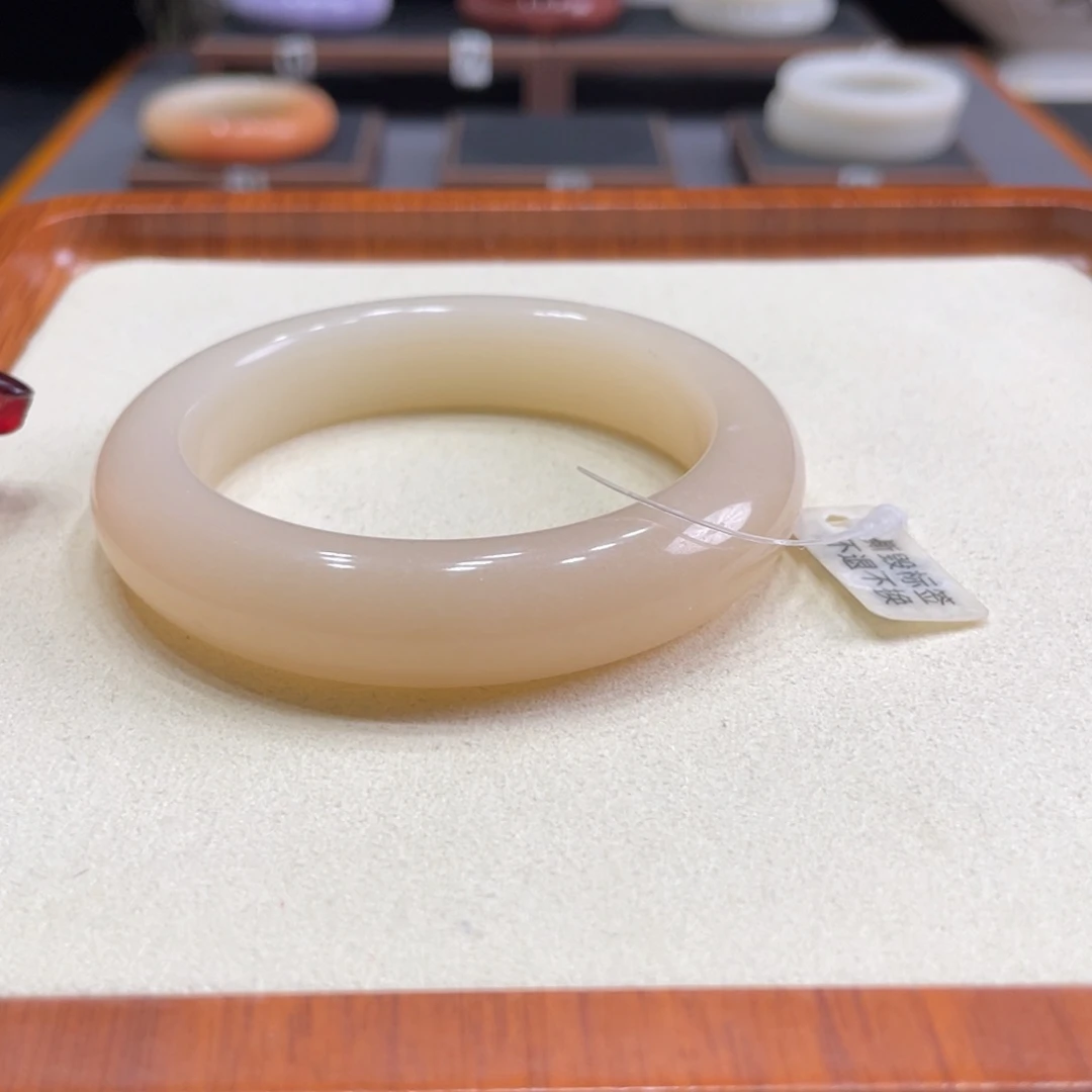 未镶嵌手镯石英质玉d**y