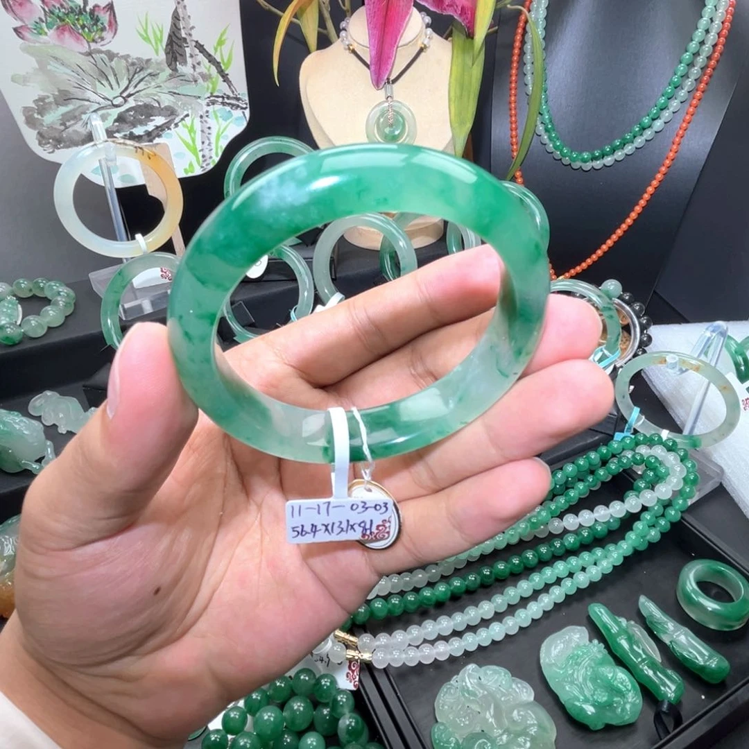 未镶嵌手镯石英质玉（非洲翠）