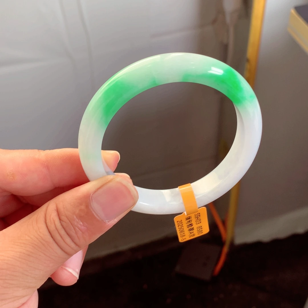 翡翠手镯未镶嵌大****娘缅甸