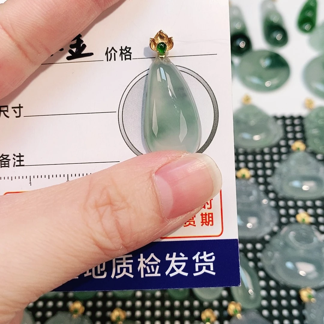 翡翠颈饰18K金镶嵌吊坠