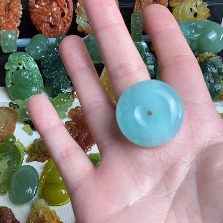 未镶嵌蛇纹石玉颈饰