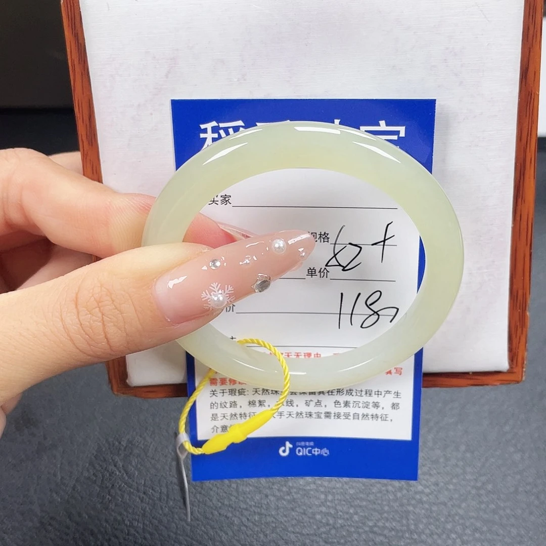 和田玉手镯未镶嵌