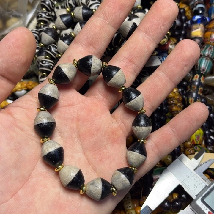 琉璃手工艺品3083。玛瑙1条