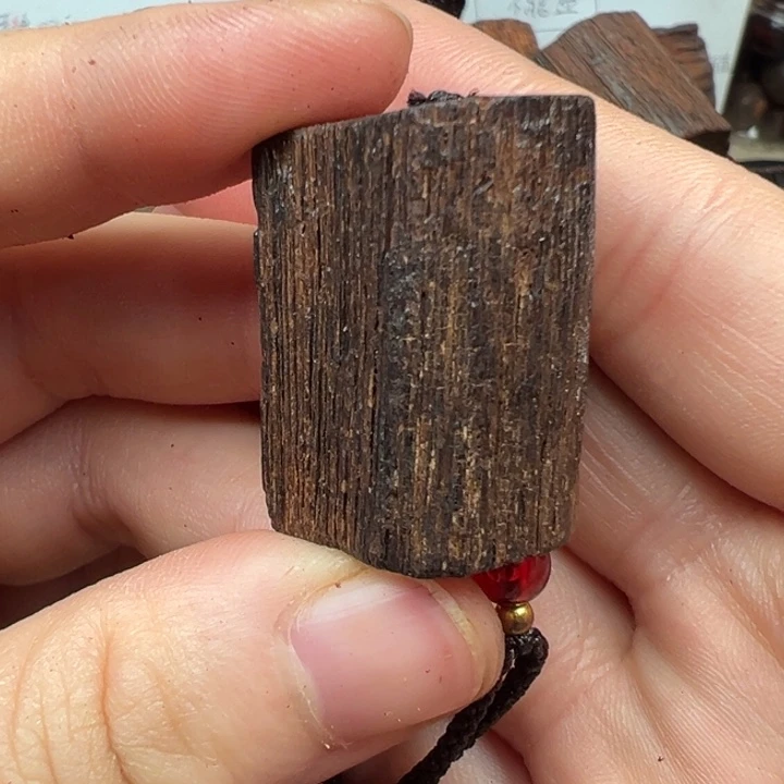 藤类降真香随形吊坠大小不一