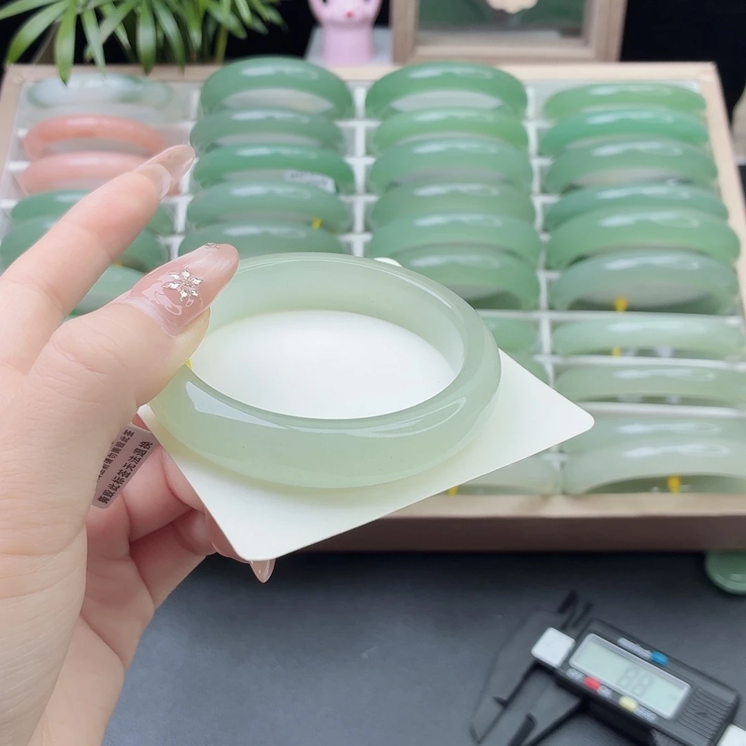 石英质玉未镶嵌手镯