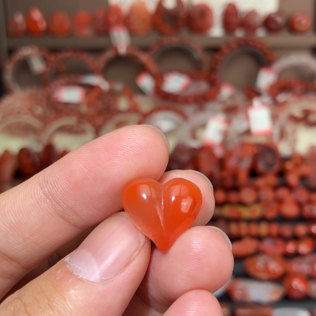 南红玛瑙未镶嵌颈饰屁桃心